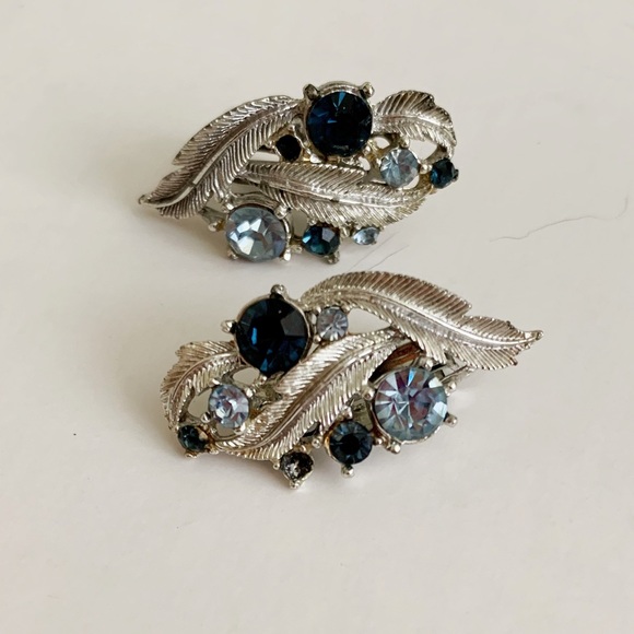 ⭐️HP⭐️ Fashionable Blues Clip On Earrings (A-12) - Picture 3 of 4